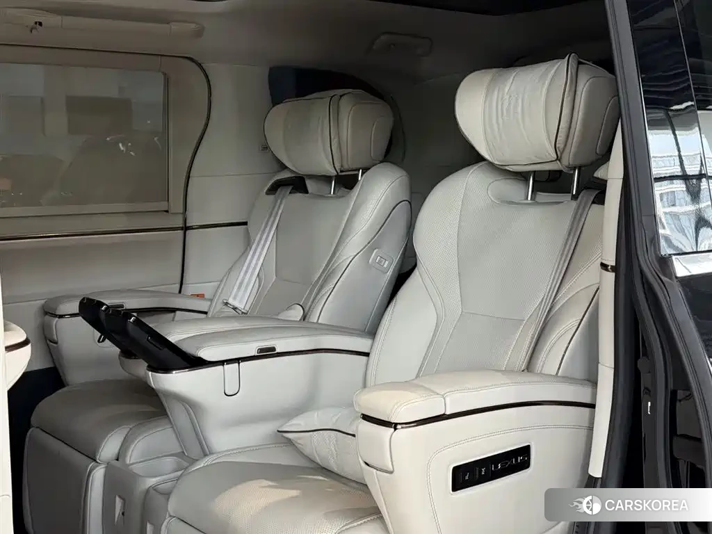 Lexus LM 2026 Черный из Китая