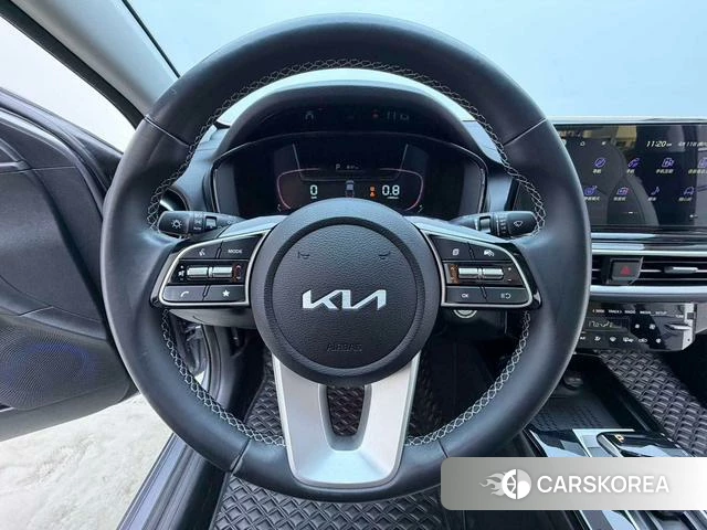 Kia K3 2023 Темно-серый из Китая