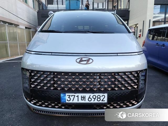 Hyundai Staria 2022 Серебристо-серый из Кореи