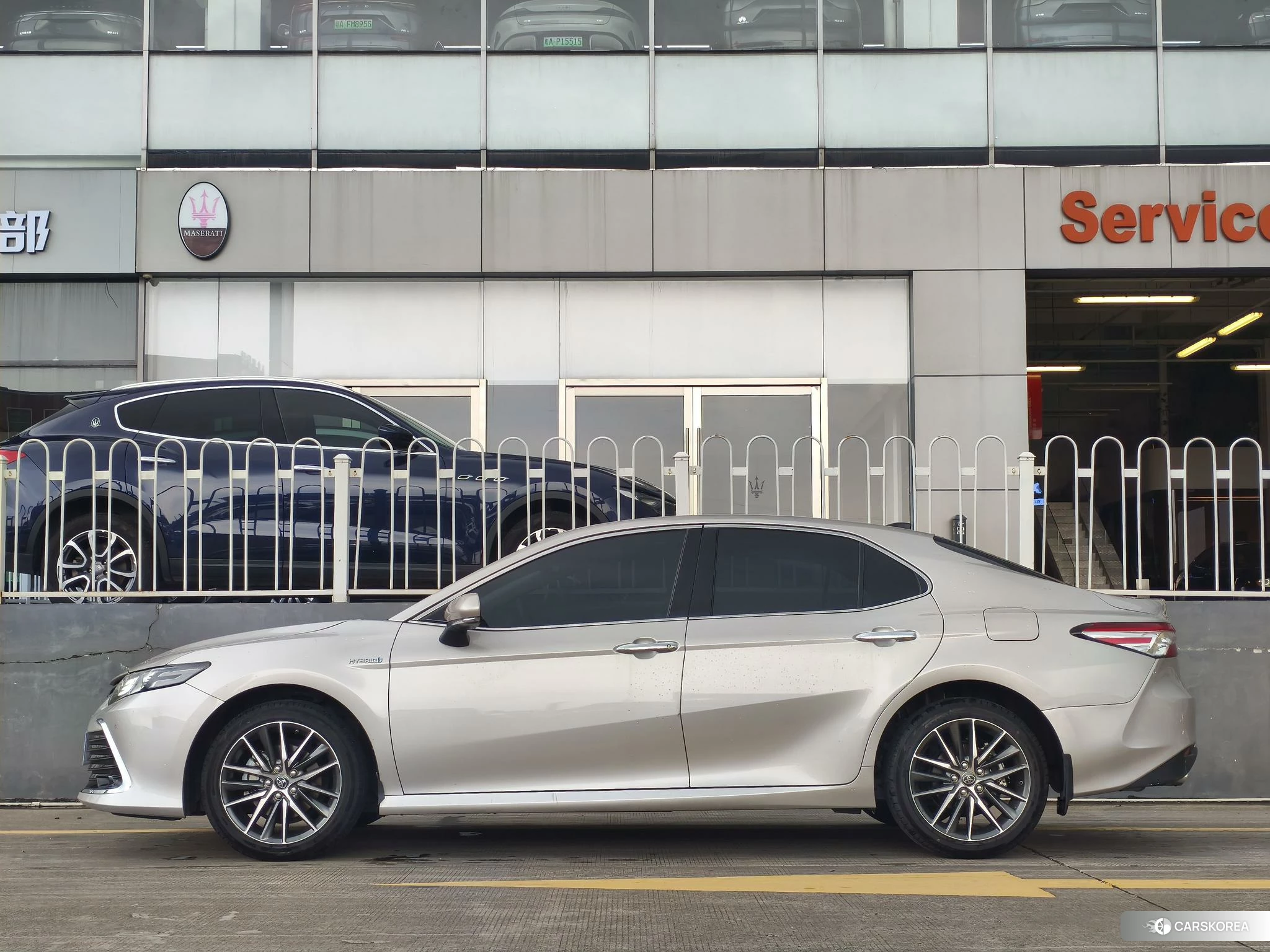 Toyota Camry 2021 Серебристо-серый из Китая