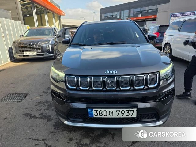 Jeep Compass 2nd Generation 2022 Серый из Кореи