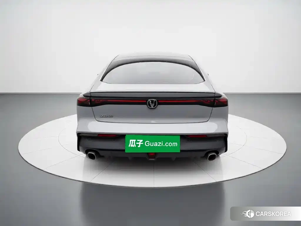Chang'an UNI-V Smart iDD 2023 Silver/gray из Китая