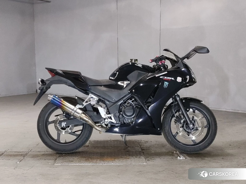 Проданный Honda CBR250R 2015 из Японии