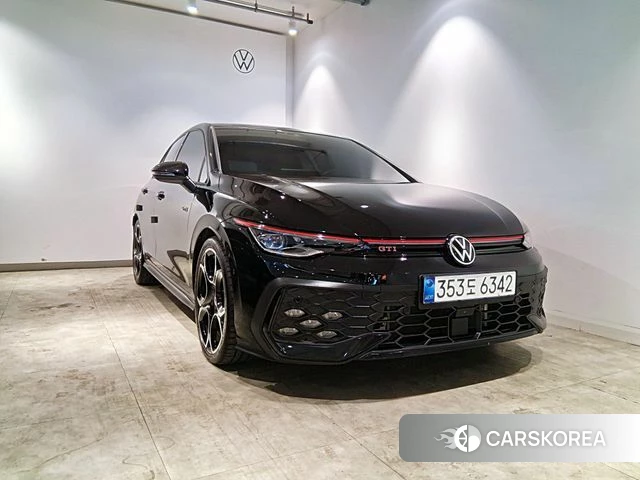Volkswagen Golf 8th Generation 2025 Черный из Кореи