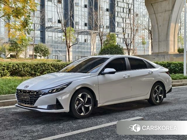 Hyundai Elantra 2022 Белый из Китая