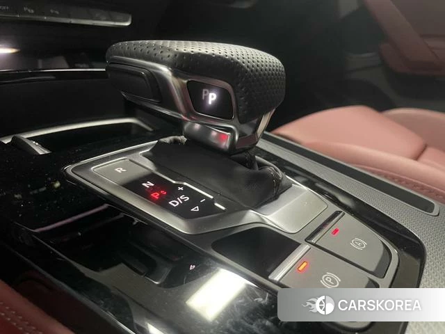 Audi Q5L 2025 Серебристо-серый из Китая