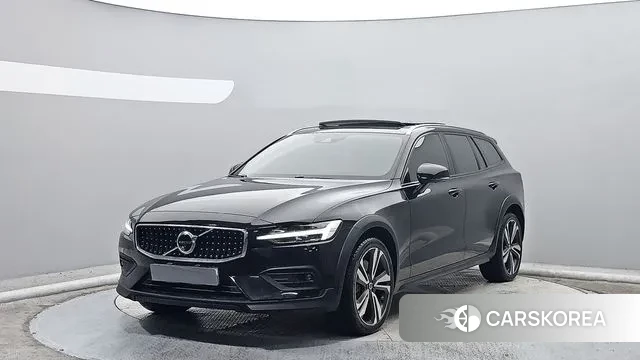 Volvo V60 Cross-Country 2nd Generation 2020 Черный из Кореи