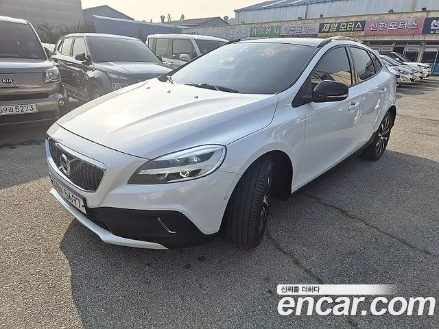 Volvo V40 Cross-Country 2019 Белый из Кореи