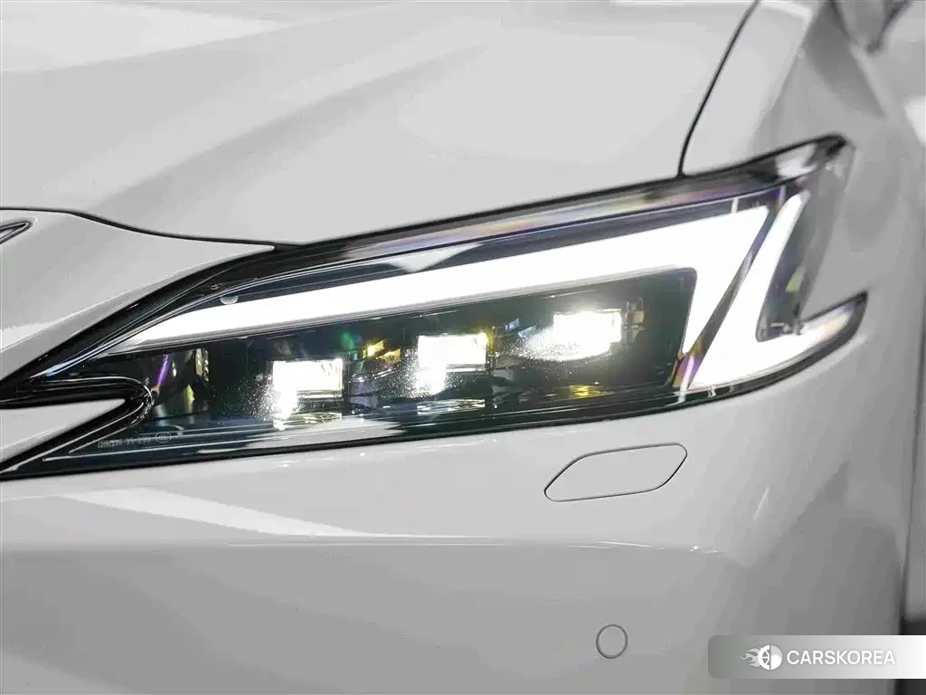 Lexus ES 2026 Белый из Китая