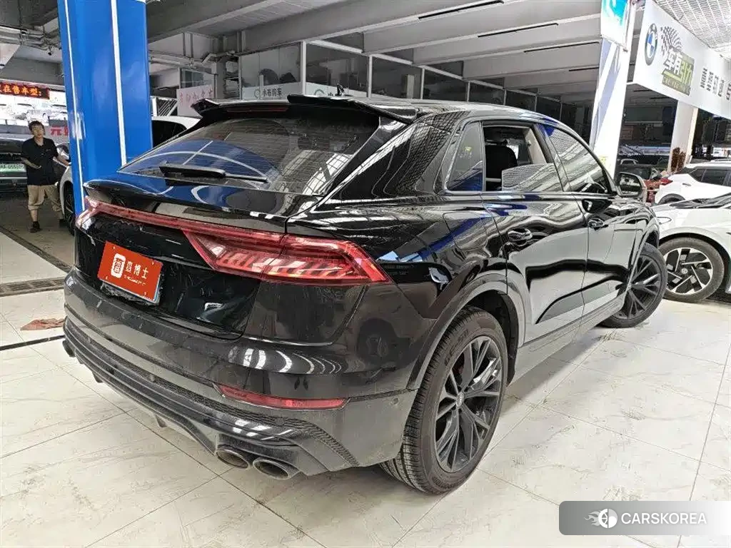 Audi Q8 2022 Черный из Китая