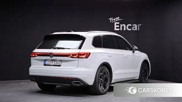 Volkswagen Touareg 3rd generation 2024 Белый из Кореи