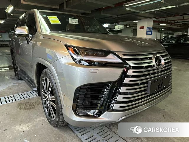 Lexus LX 2025 Серебристо-серый из Китая