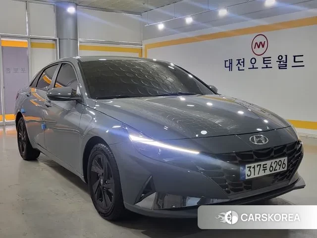 Hyundai Avante (CN7) 2022 Серебристо-серый из Кореи
