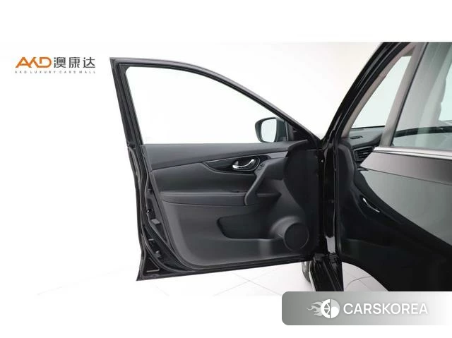 Nissan Qijun 2023 Черный из Китая