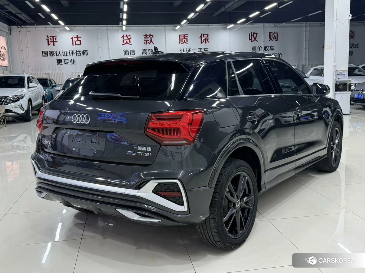 Audi Q2L 2021 Темно-серый из Китая