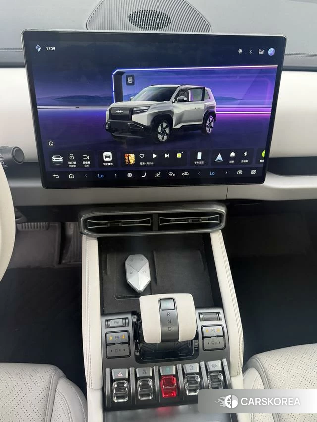 Leopard Titanium 3 2025 Белый из Китая