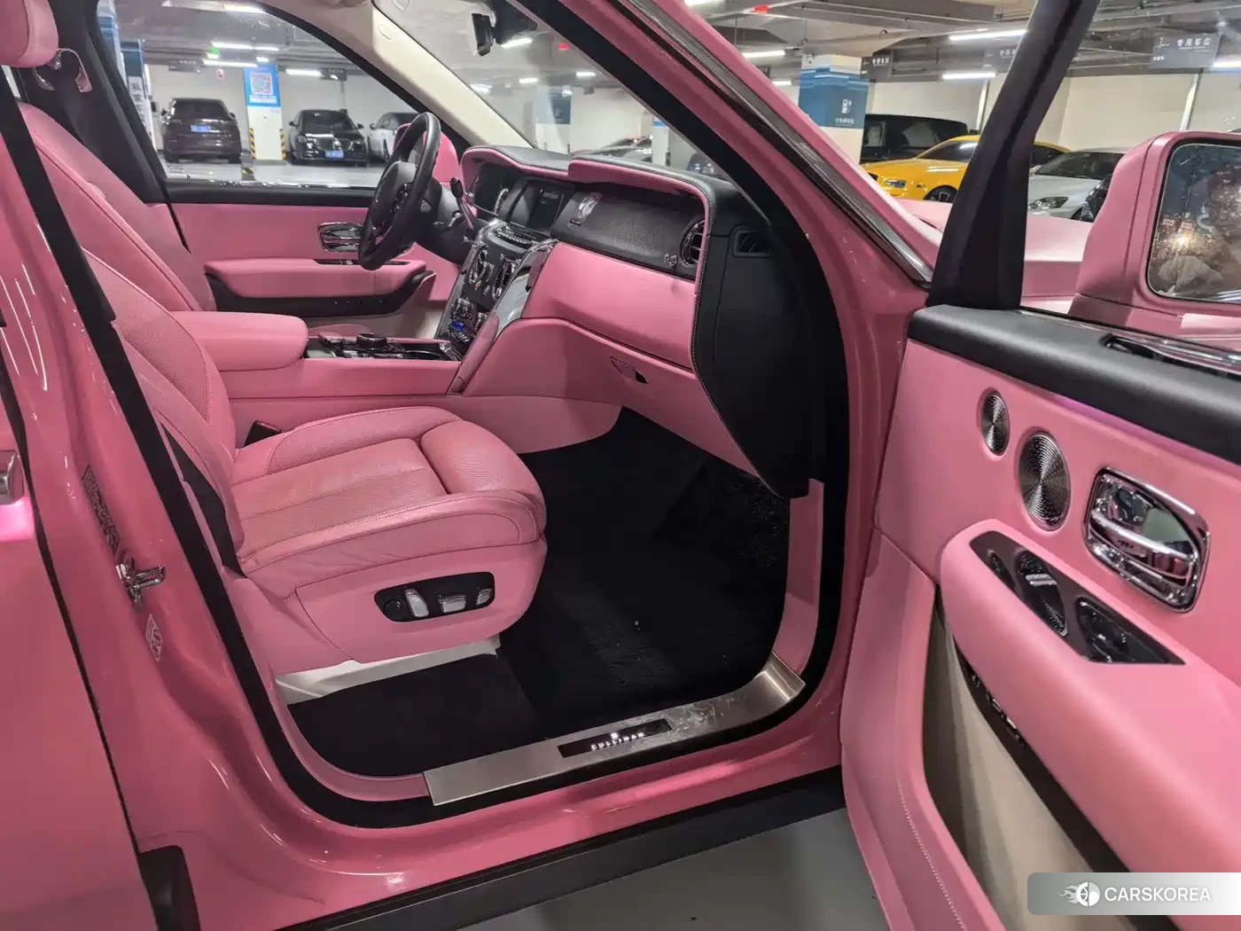 Rolls-Royce Cullinan 2023 Red/purple из Китая