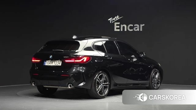 BMW 1 Series (F40) 2023 Черный из Кореи