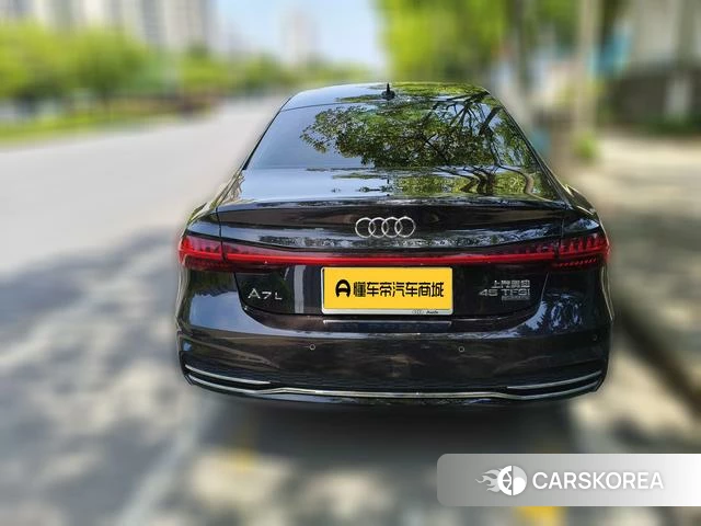 Audi A7L 2023 Черный из Китая