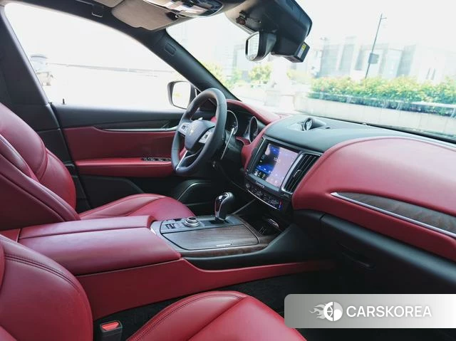 Maserati Levante 2018 Черный из Китая