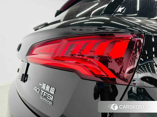 Audi Q5L 2021 Черный из Китая