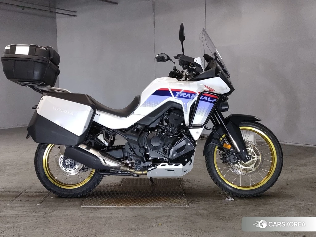 Проданный Honda TRANSALP XL750 2023 из Японии, фото 2