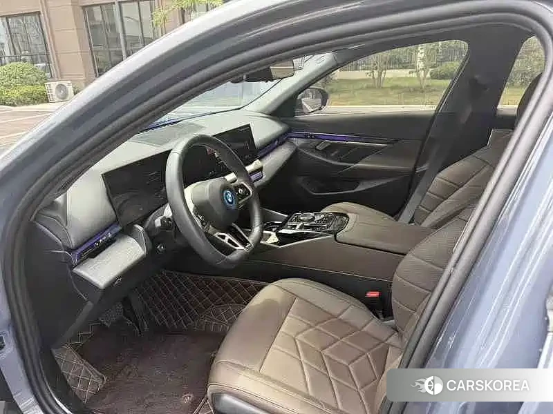BMW i5 2024 Silver/gray из Китая