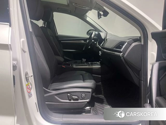 Audi Q5L 2021 Белый из Китая