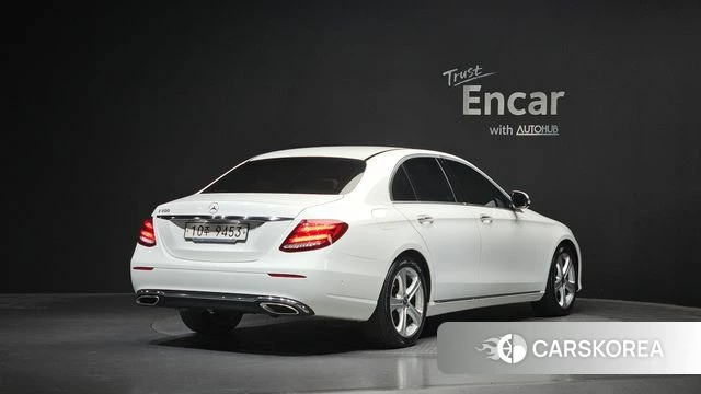 Mercedes-Benz E-Class W213 2018 Белый из Кореи