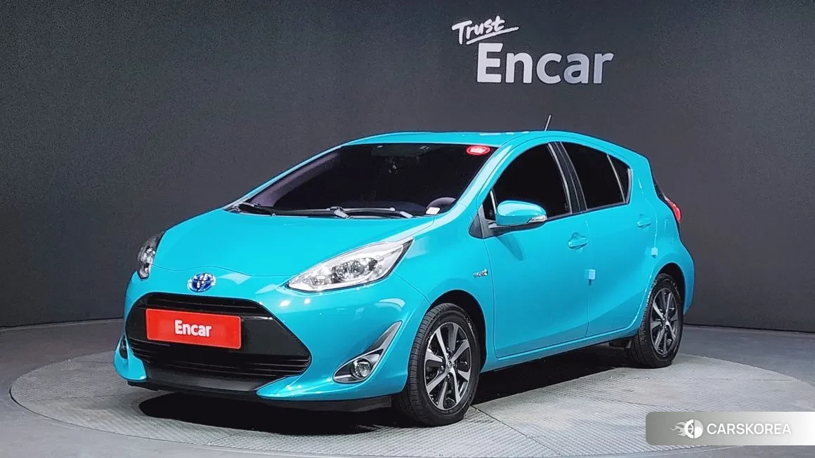 Toyota Prius C 2018 Небесно-голубой из Кореи