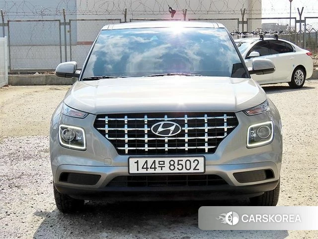 Hyundai Venue 2021 Серебристо-серый из Кореи