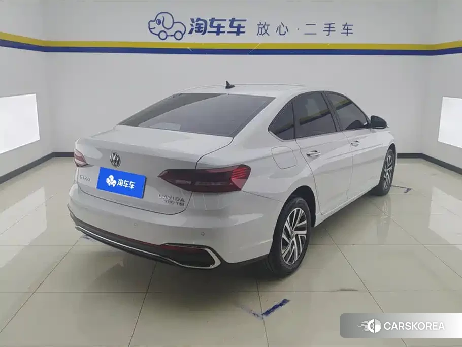 Volkswagen Lavida 2023 Белый из Китая