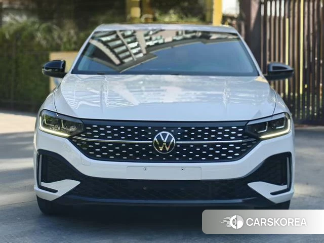 Volkswagen Lavida 2022 Белый из Китая