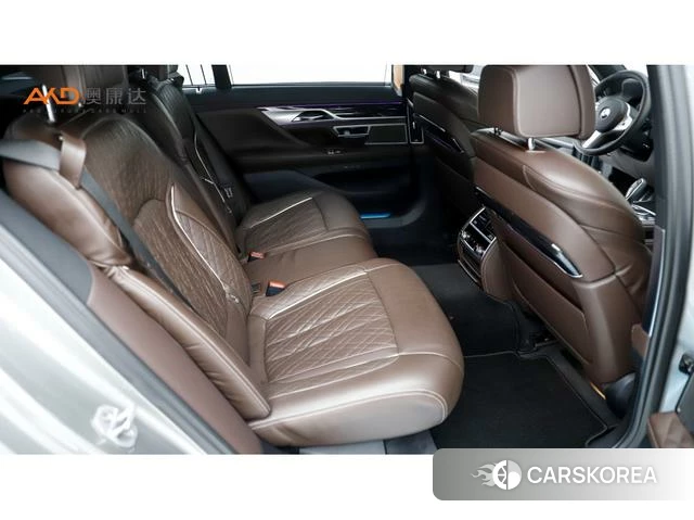 BMW 7 series 2023 Темно-серый из Китая
