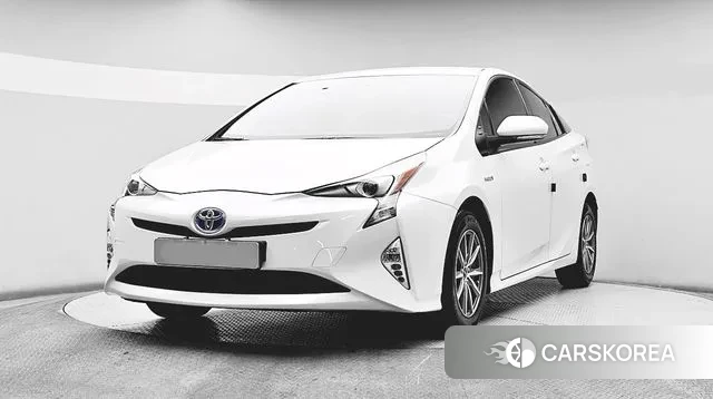Toyota Prius 4th Generation 2018 Белый из Кореи