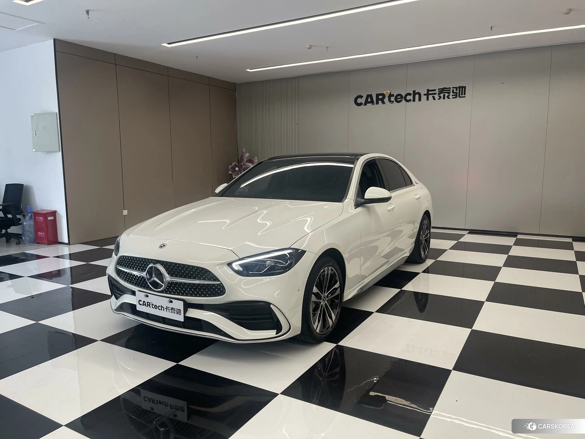 Mercedes-Benz C-class PHEV 2023 Белый из Китая