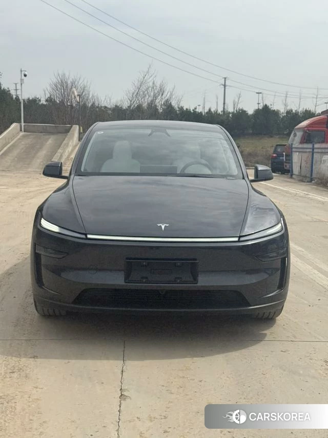 Tesla Model Y 2025 Черный из Китая