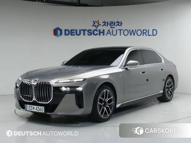 BMW 7 Series (G70) 2023 Песочный из Кореи