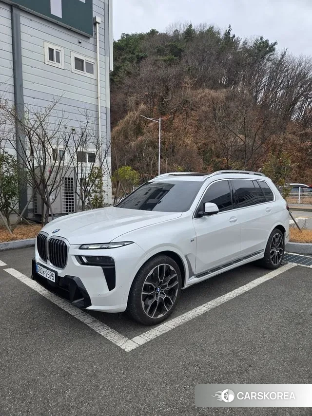 BMW X7 (G07) 2025 Белый из Кореи