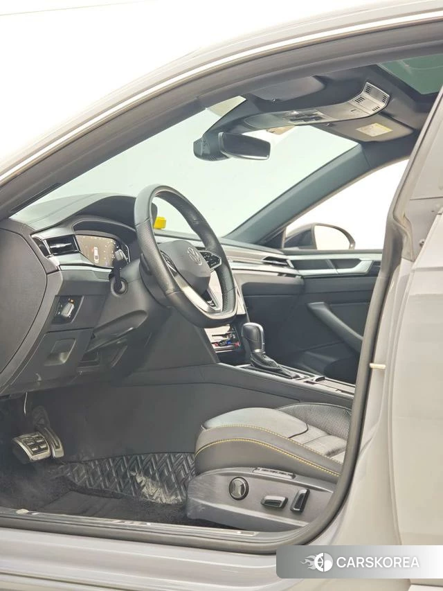 Volkswagen CC 2023 Серебристо-серый из Китая