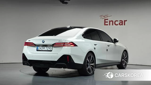 BMW 5 Series (G60) 2025 Белый из Кореи