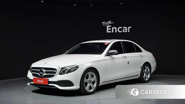 Mercedes-Benz E-Class W213 2018 Белый из Кореи