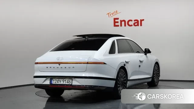 Hyundai Grandeur Hybrid (GN7) 2023 Белый из Кореи