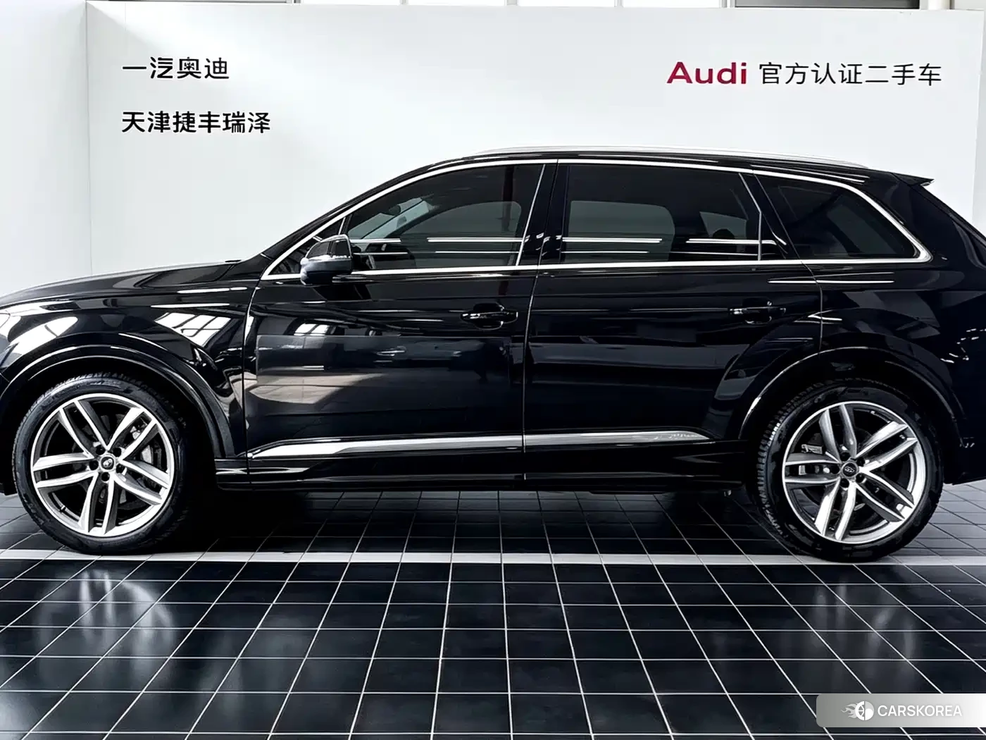 Audi Q7 2025 Черный из Китая