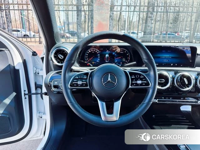 Mercedes-Benz Class A 2022 Белый из Китая