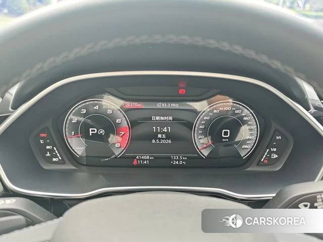 Audi Q3 2023 Темно-серый из Китая