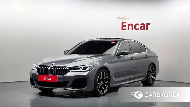 BMW 5 Series (G30) 2022 Серебристо-серый из Кореи