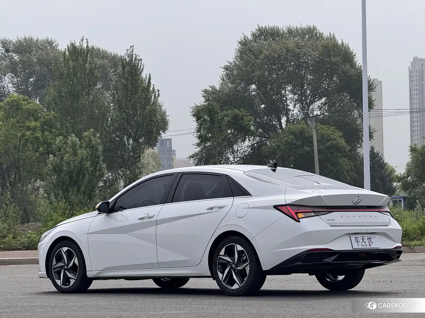 Hyundai Elantra 2023 Белый из Китая