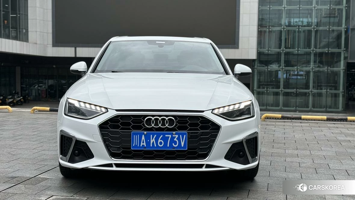 Audi A4L 2021 Белый из Китая