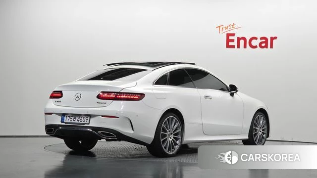 Mercedes-Benz E-Class W213 2022 Белый из Кореи